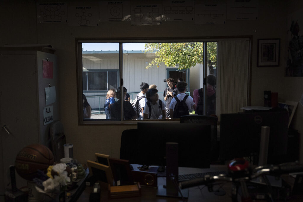 Will Newsom quickly settle a school facilities lawsuit as Schwarzenegger did?