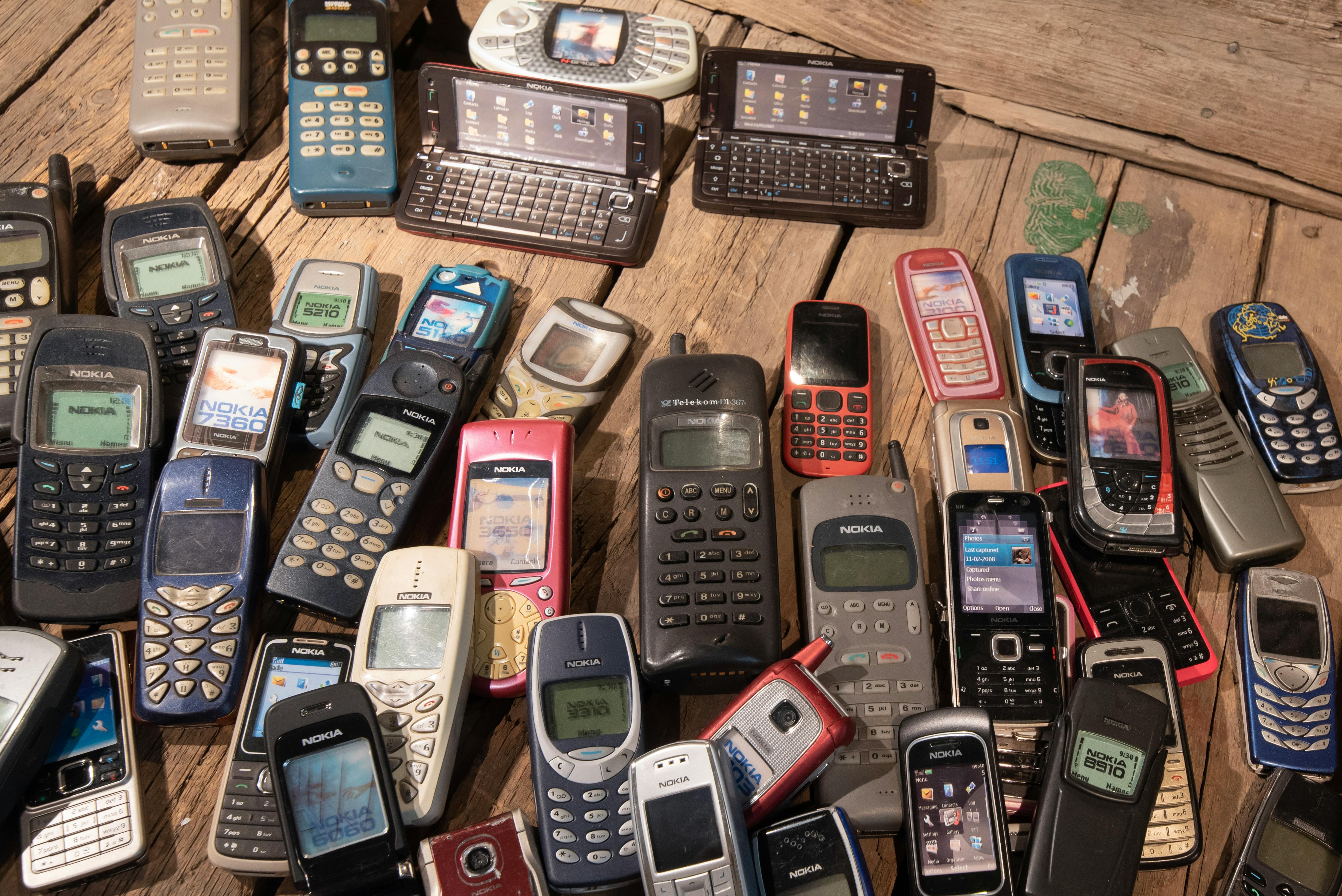 Here are the best budget phones for international students in 2026 starting at US$100 