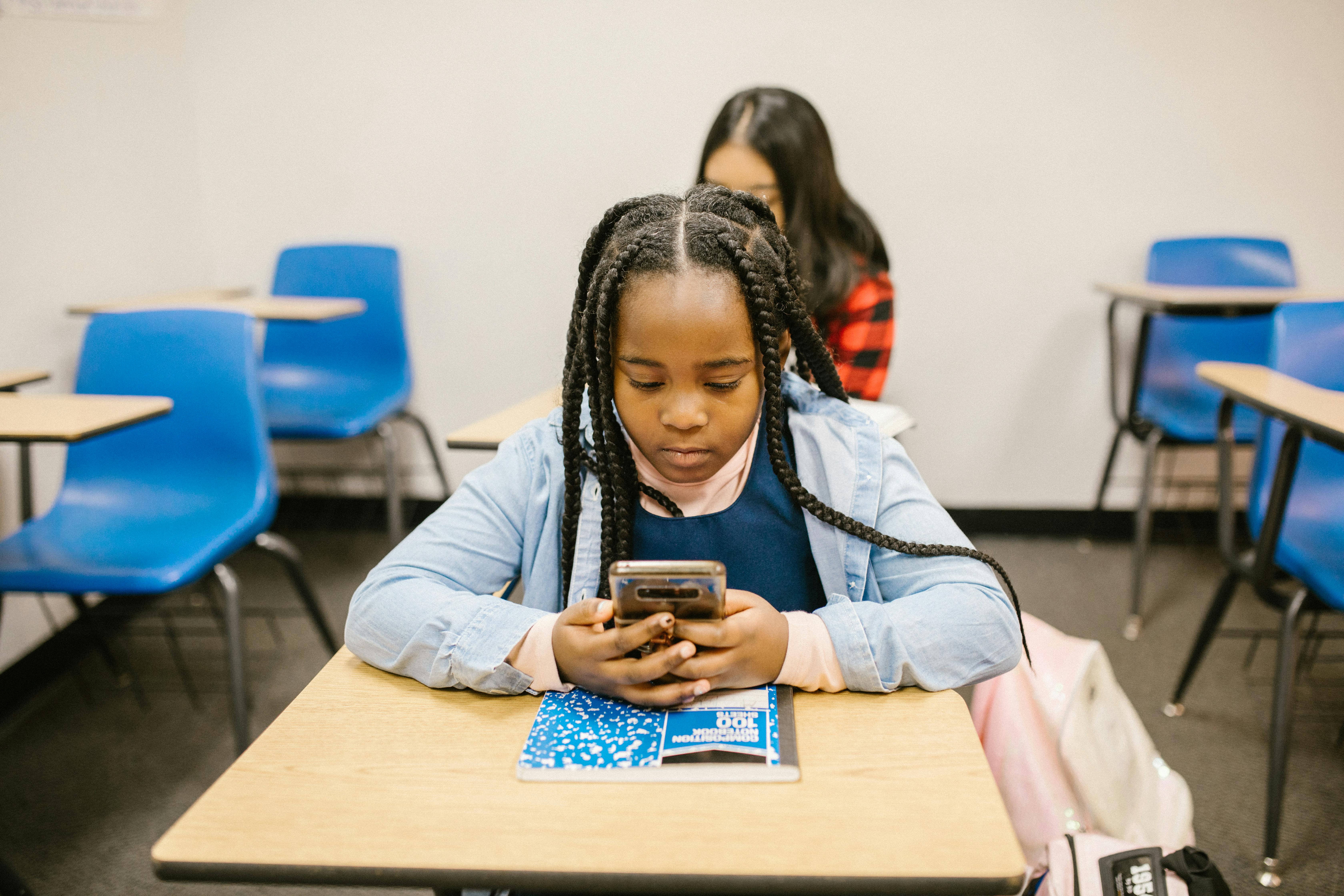 California students author new ‘digital wellness’ bill, say school cellphone bans fall short