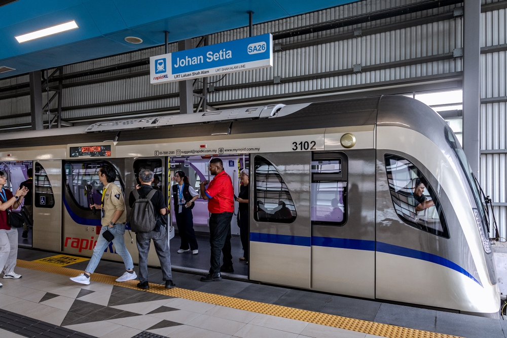 LRT3 Shah Alam debuts smoothly, no women-only coach planned yet, says Prasarana